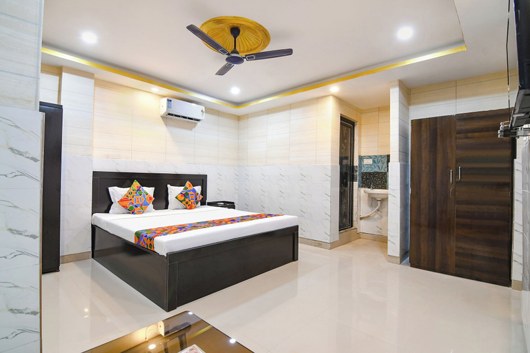 Room 3, Fabhotel Top 22, South 24 Parganas