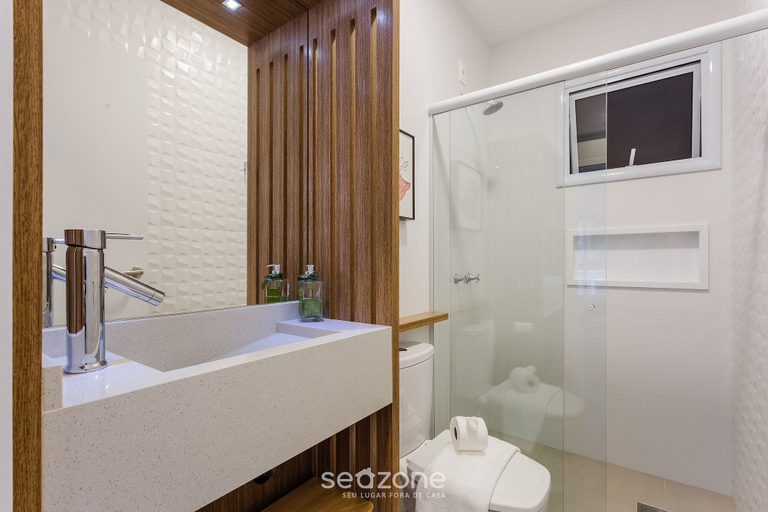 Bathroom, Apartment w/ Pool, 85m From Beach in Jurere Ptj203, Florianopolis