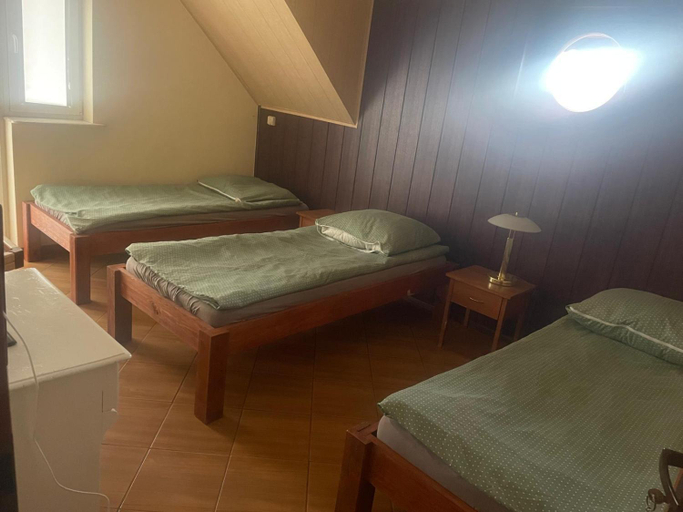 Others 5, Tawerna Portowa, Trzebnica