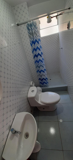 Bathroom 4, Kusi Wasi, Cusco