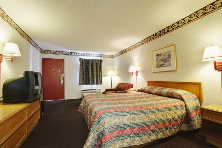 Bedroom 3, Americas Best Value Inn & Suites Macon at Eisenhow, Bibb