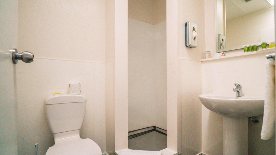 Bedroom 3, Heartland Hotel Haast, Westland