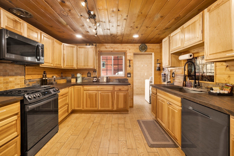 Private kitchen 4, Lily's Bear Cabin #2544, San Bernardino