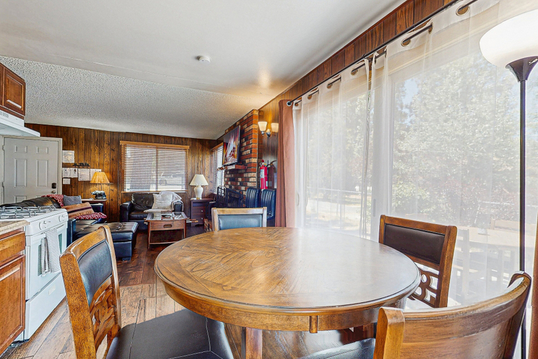 Private kitchen 2, Meadow-front Metcalf Bay Gem #542, San Bernardino