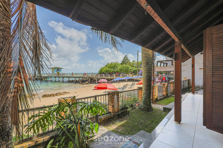 Property grounds 4, 3 B Beachfront House w/ Barbecue Bombinhas Sdn042, Bombinhas