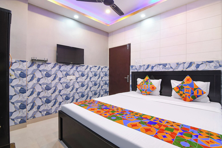 Room 2, Fabhotel Top 22, South 24 Parganas