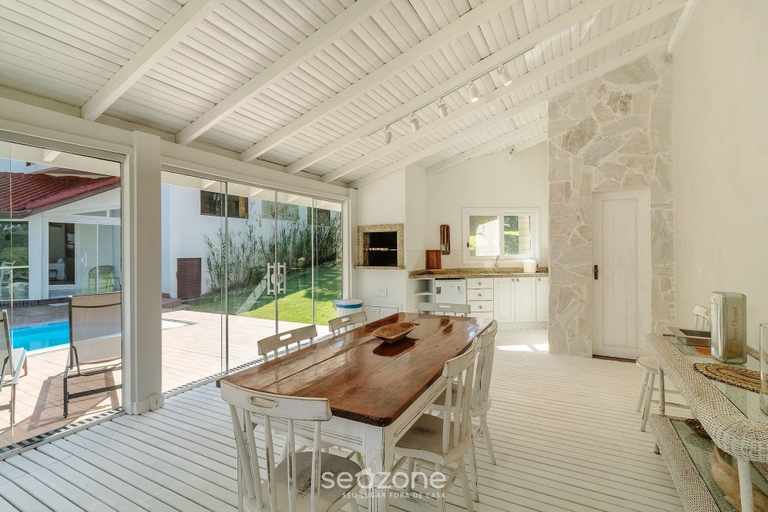 Terrace/patio 4, 4BR House Pool & BBQ 500m From Beach Che0401, Bombinhas