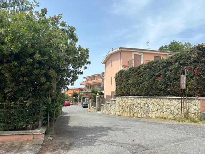 Others 5, I delfini, Cosenza