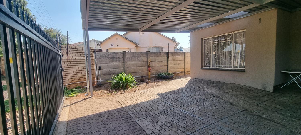 Others 1, Britz Guesthouse, Ekurhuleni