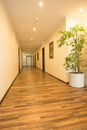 Others 4, Hotel Viola, Main-Taunus-Kreis