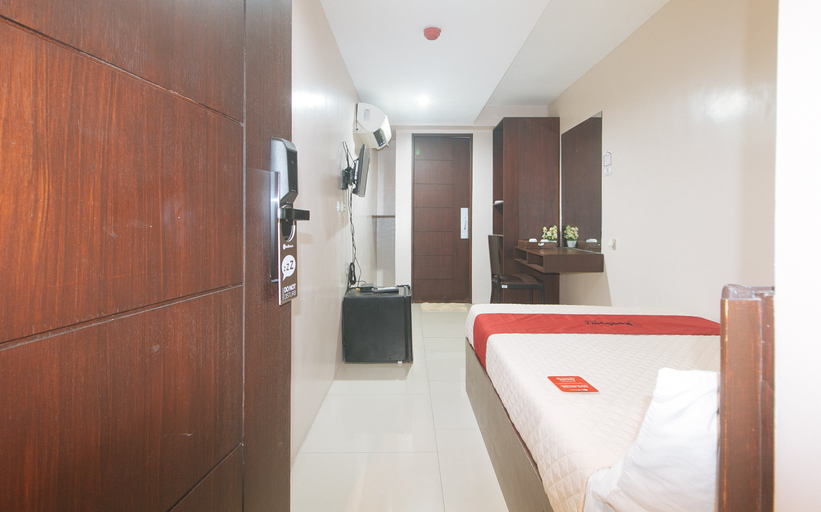 Bedroom 4, RedDoorz @ Regina Hometel J Victor, Makati City