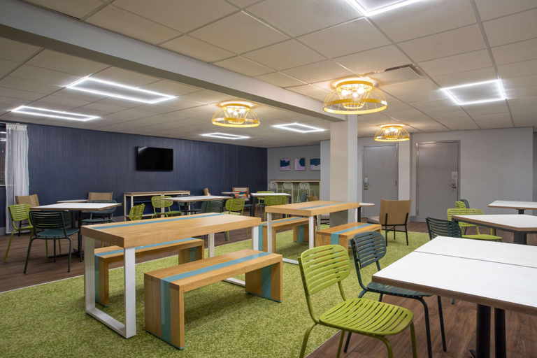 Food & Drinks 5, Spark By Hilton Branson Meadows, Taney