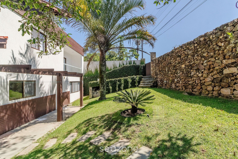Property grounds 3, 4BR House Pool & BBQ 500m From Beach Che0401, Bombinhas