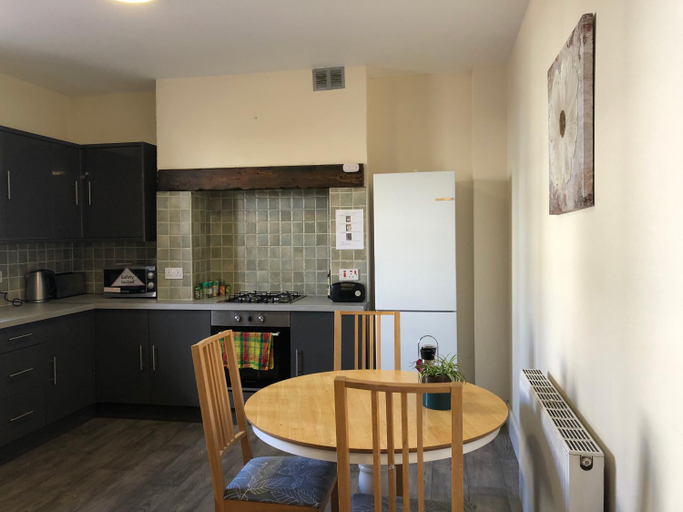 Others 5, Comfortable Modern Home,Town Center,Ground Floor,Ensuite Room D, Possible free parking, Gloucestershire