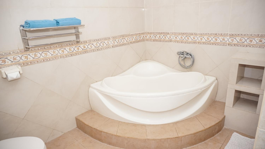 Bathroom 3, Villa Venety's Lembang by BWB, Bandung