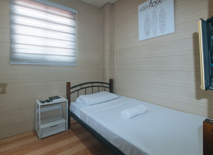 Bedroom 5, Maine Residences Leveriza by RedDoorz, Pasay City