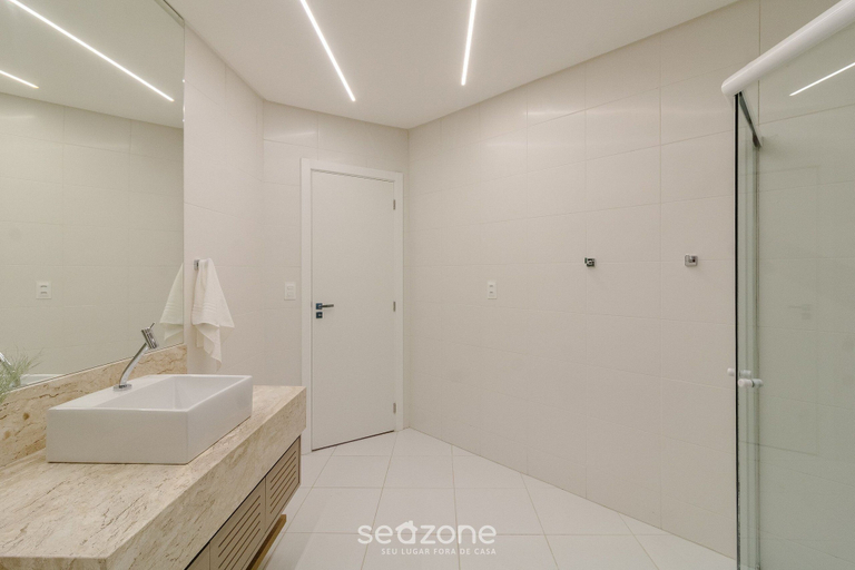 Bathroom 2, 4BR House Pool & BBQ 500m From Beach Che0401, Bombinhas