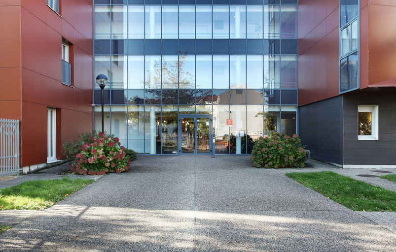 Exterior & Views