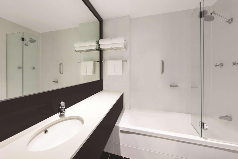 Bedroom 4, Vibe Hotel Gold Coast, Gold Coast