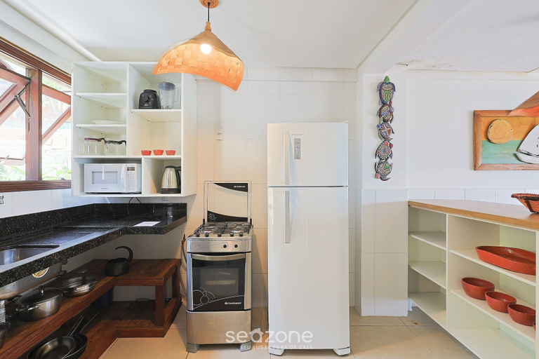 Private kitchen, 3 B Beachfront House w/ Barbecue Bombinhas Sdn042, Bombinhas