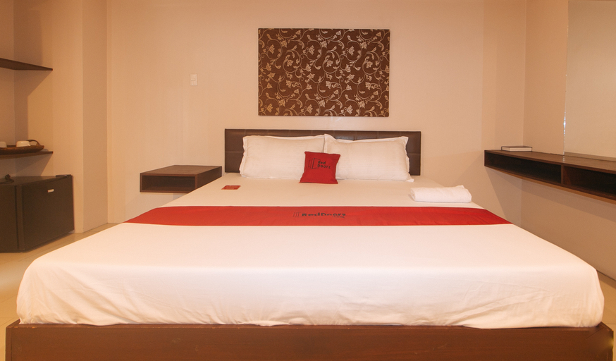 Bedroom 2, RedDoorz @ Regina Hometel J Victor, Makati City