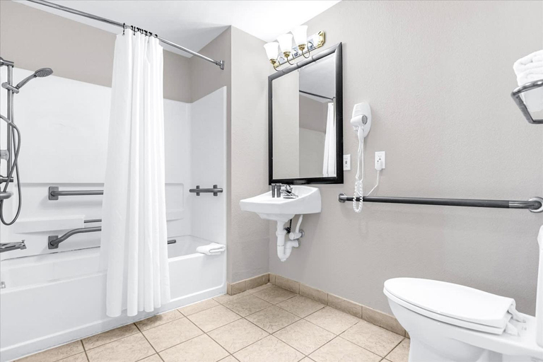Bathroom, Apartment w Hot Tub, Pool - Near Universal Studios!, Orange