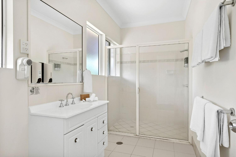 Bathroom 4, Park Regis Anchorage, South Townsville