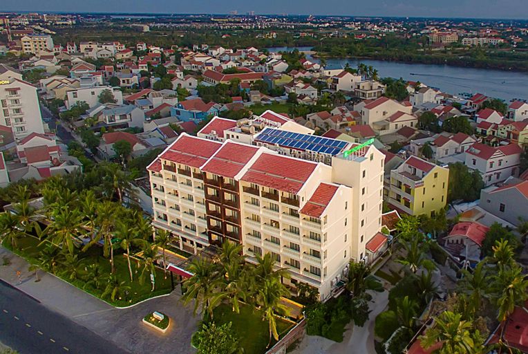 Exterior & Views