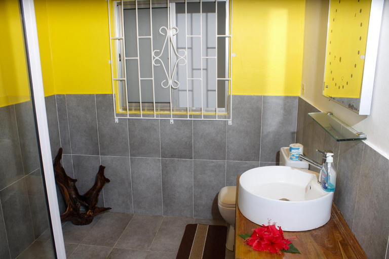 Bathroom 2, Nid'Aigle Lodge