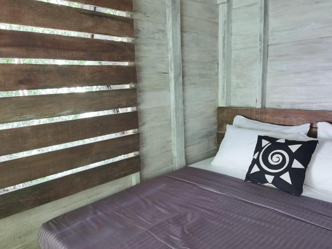 Others 3, Knuckles Backpackers Hut with waterfall view, Laggala-Pallegama