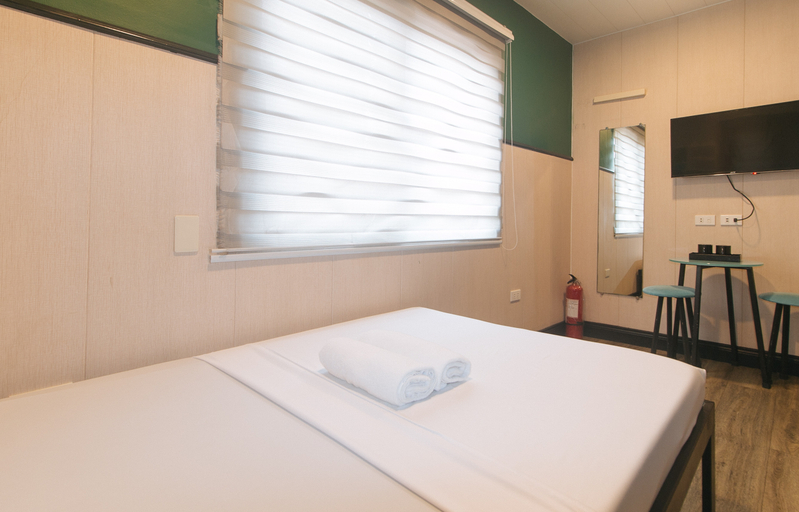 Bedroom 3, Maine Residences Leveriza by RedDoorz, Pasay City