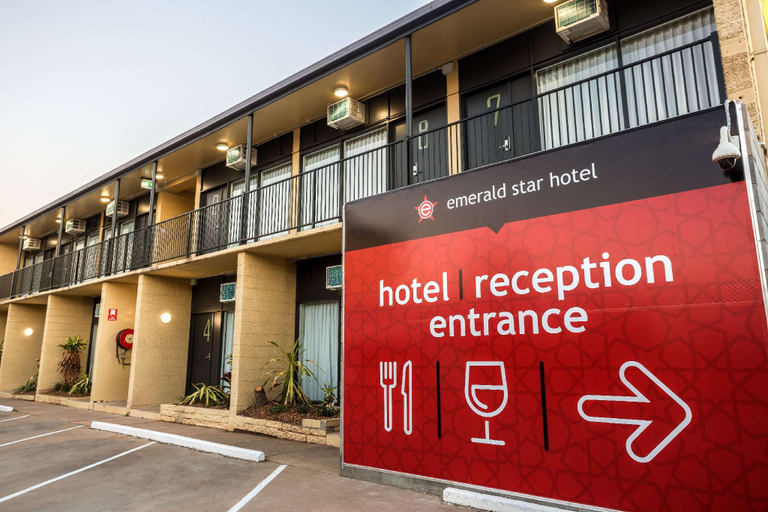 Public Area, Nightcap at Emerald Star Hotel, Emerald