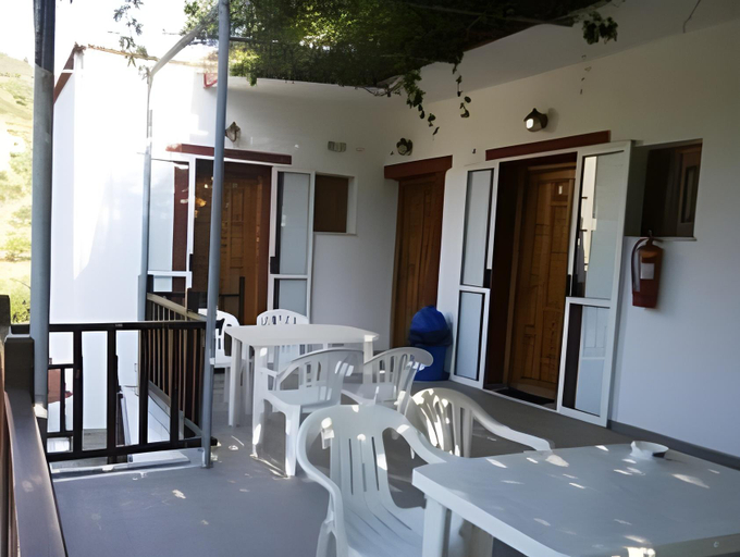 Others 3, Pansion Platana, Thessaly