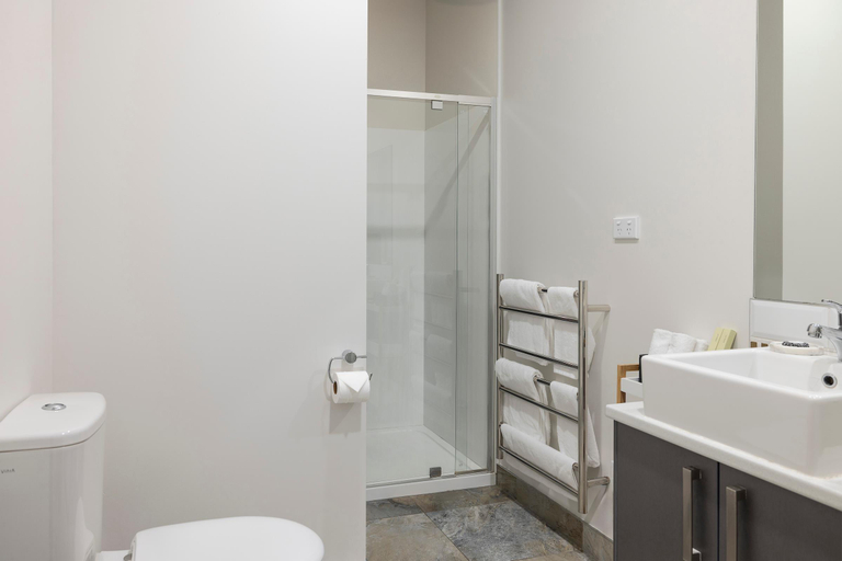 Bathroom 3, Quest on Thorndon, Wellington