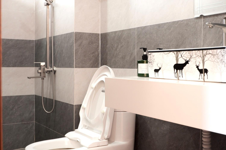 Bathroom 4, Reveur Apartment, Da Nang