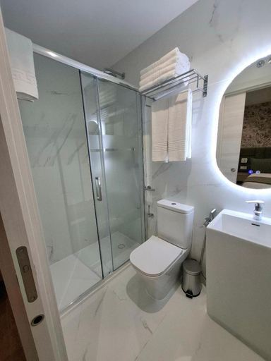 Bathroom 3, Hostal San Blas, Madrid