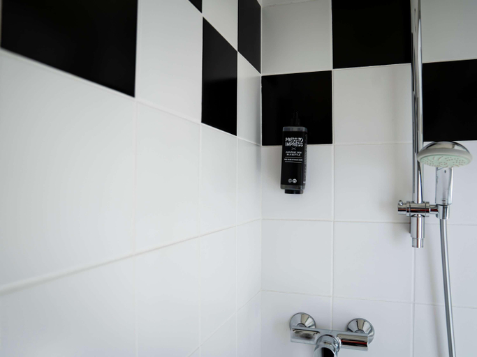 Bathroom 5, Fairmont The Norfolk, Starehe