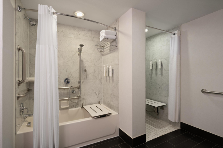 Bathroom 4, Hilton Garden Inn Charleston Waterfront/Downtown, Charleston