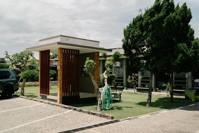 Exterior & Views 2, Merapi Indah Hostel, Probolinggo