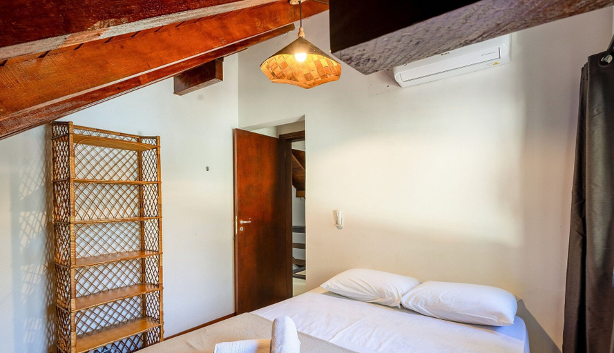 Room 3, 3 B Beachfront House w/ Barbecue Bombinhas Sdn042, Bombinhas