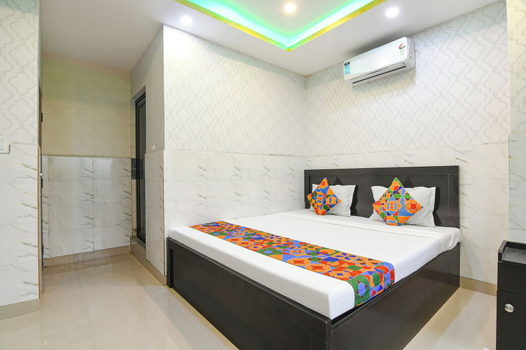 Room 4, Fabhotel Top 22, South 24 Parganas
