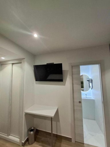Facilities, Hostal San Blas, Madrid