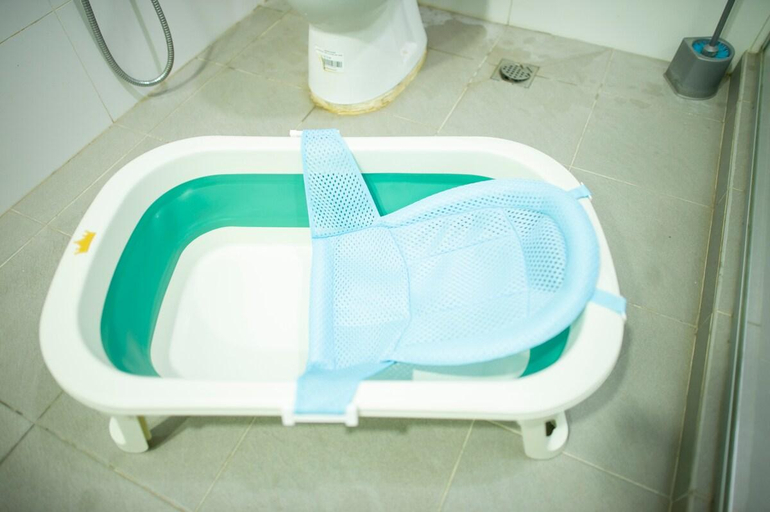Bathroom 2, Seaview 1-6px Georgetown Glenagles Gurney RockRoll, Penang Island