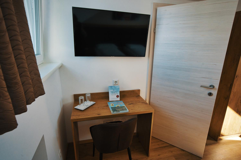 Others 3, M-24 Apartments, Mattersburg