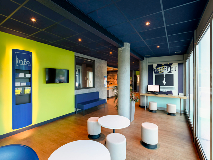 Public Area 3, ibis budget Lyon Villeurbanne, Rhône