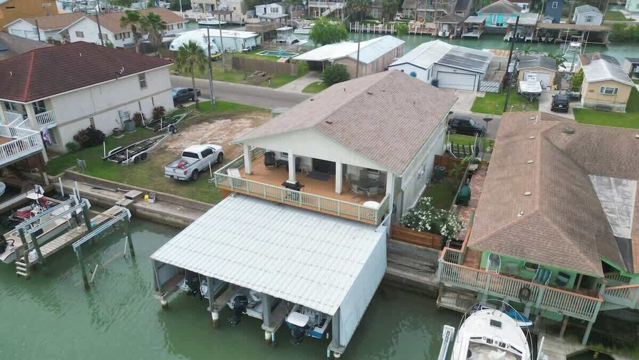 Others 5, Fish Crazy House, Cameron