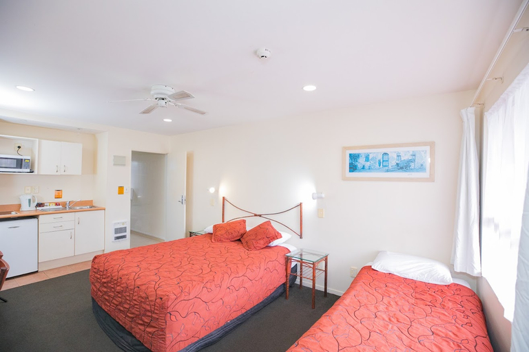Bedroom 3, Albany Executive Motor Inn, Waitakere