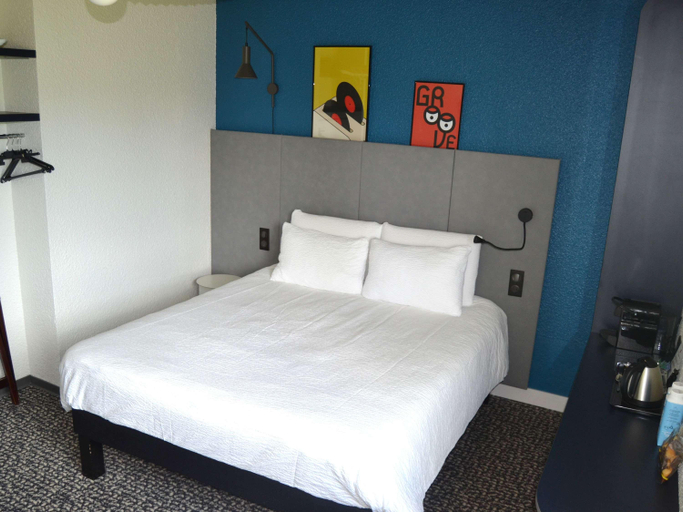 Bedroom 3, ibis Egletons, Corrèze