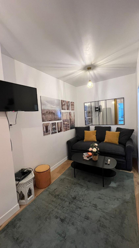 Others 2, Tour Eiffel Apartment, Paris