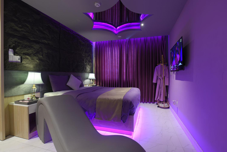 Others 3, Chiic House 1 - Khach san tinh yeu, Da Nang